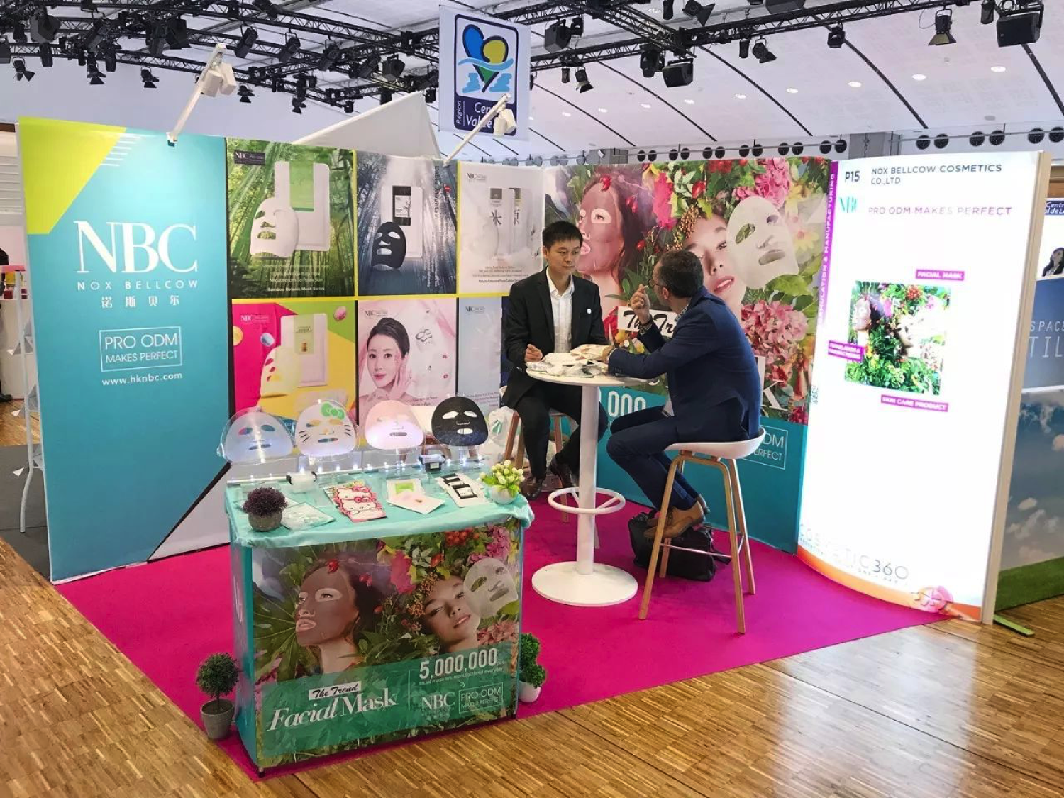 Nox Bellcow’S P15 Booth at Cosmetic360